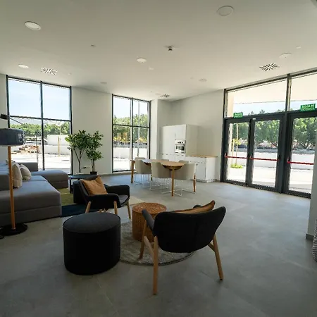 Skyline 3 Pool & Pk Free Holiday home *