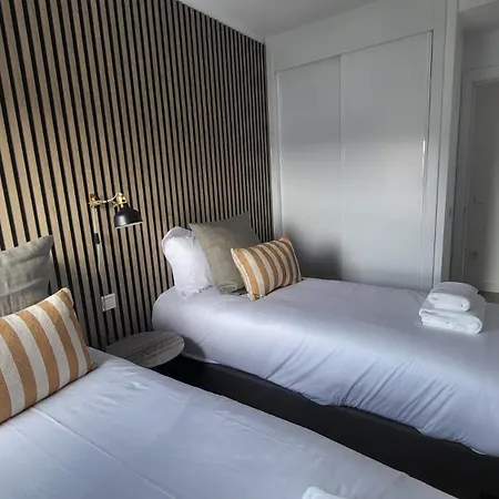 Skyline 3 Pool & Pk Free Holiday home