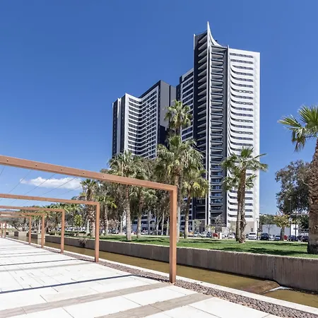 Skyline 3 Pool & Pk Free Holiday home